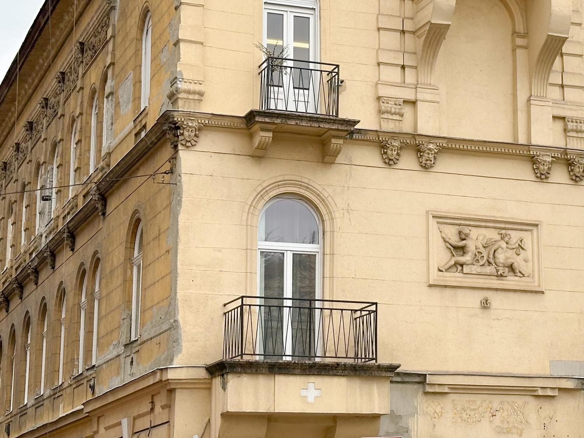 Sunny Castle Apartment Budapeste Exterior foto